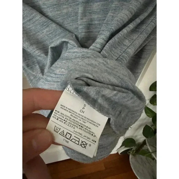 Old Navy Men’s size Small Long sleeve Top - Picture 5 of 6